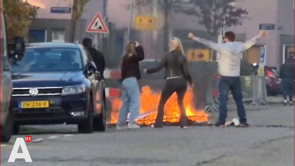 Tense atmosphere after street arson in Noord, riot police deployed