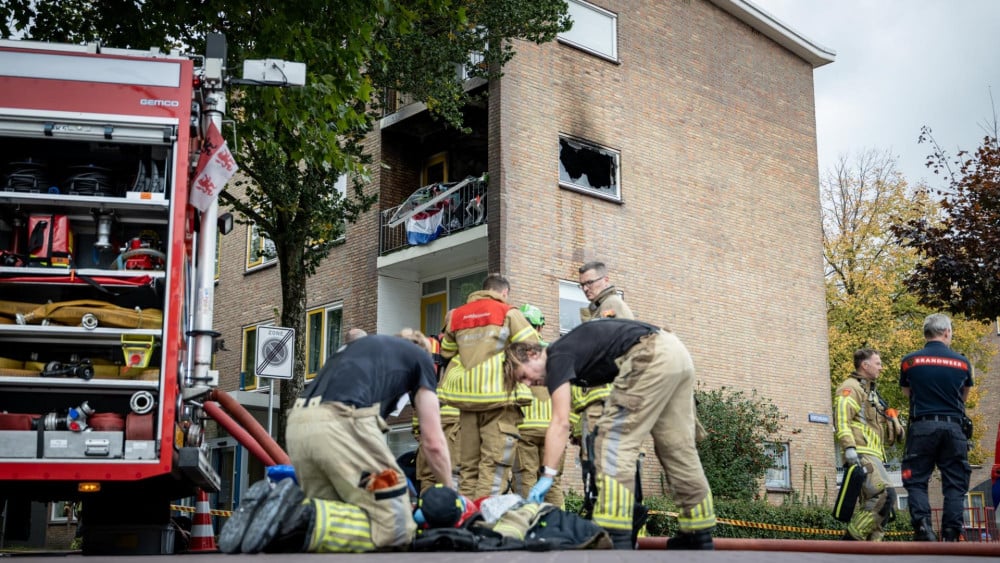 🔴 Auto te water in Amsterdam-Noord • Drie gewonden en dode kat bij brand Krommenie