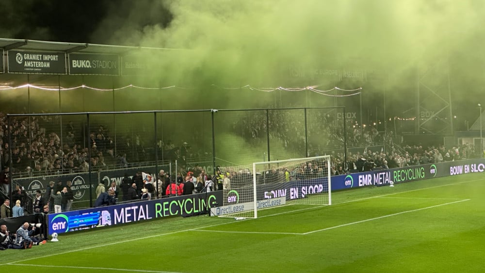 Groene rookbom in stadion Telstar geplaatst door supportersgroep Feyenoord