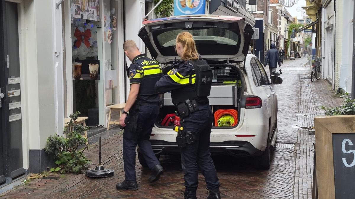 Overval op smartphonewinkel in Alkmaar, verdachte mogelijk gewapend