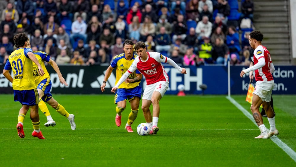 🔴 AZ op gelijke hoogte tegen tien man van Cambuur • Leonardo maakt basisdebuut bij Ajax