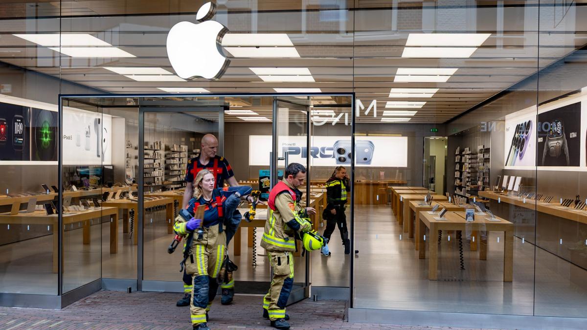 Nog geen aanhoudingen na diefstal van 'goederen' uit Apple Store in Haarlem