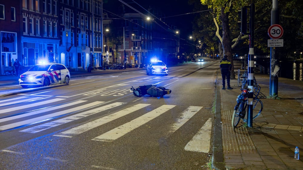 Person injured in scooter accident in Amsterdam East, trauma team called out