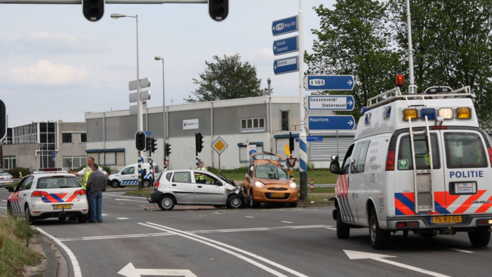 Flinke aanrijding op Basisweg Amsterdam NH Nieuws Flinke aanrijding op Basisweg Amsterdam NH Nieuws