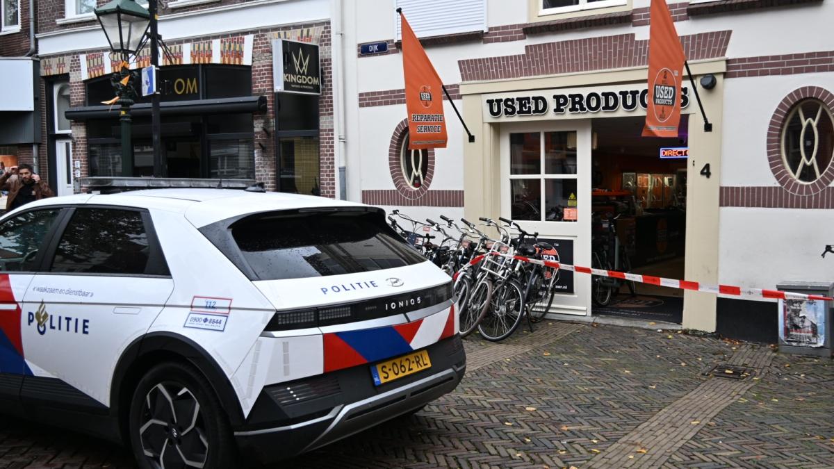 Overval bij tweedehands winkel in Alkmaar, daders op de vlucht