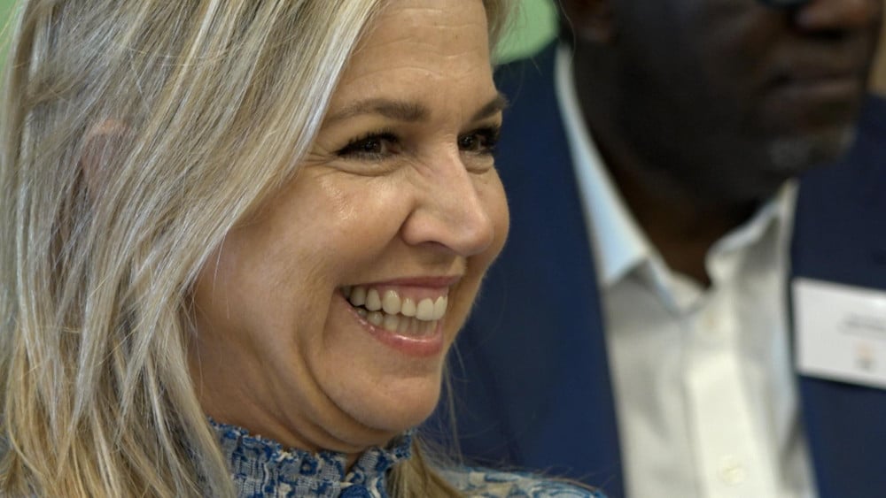 Prinses Alexia gaat los op ADE-feest, moeder Máxima staat erbij te filmen