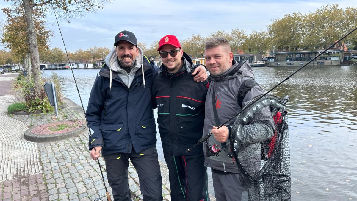 Waarom deze week zoveel internationale vissers in het Spaarne staan te hengelen