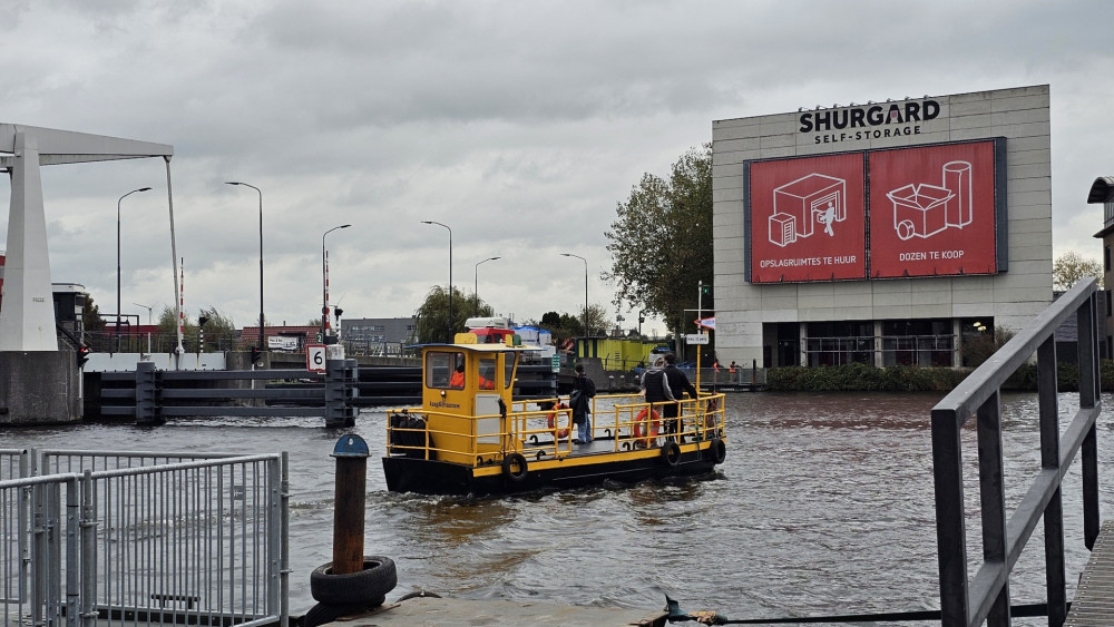 Ferry at closed Haarlem bridge for pedestrians only: no space for cyclists