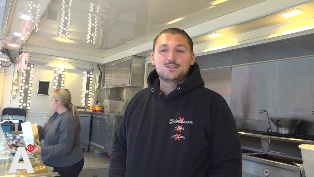 Oliebollen baker Yesin remains undeterred despite vandalism: "I want to make customers happy"