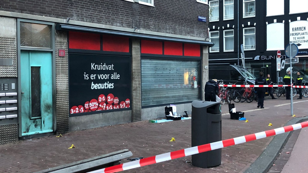 Part of Kinkerstraat in Amsterdam cordoned off after explosion at front door