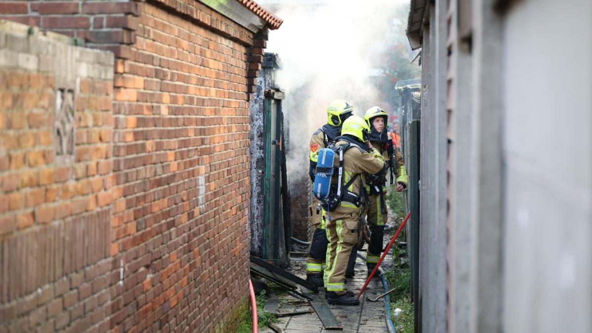 Brand verwoest twee schuurtjes in Velsen-Noord