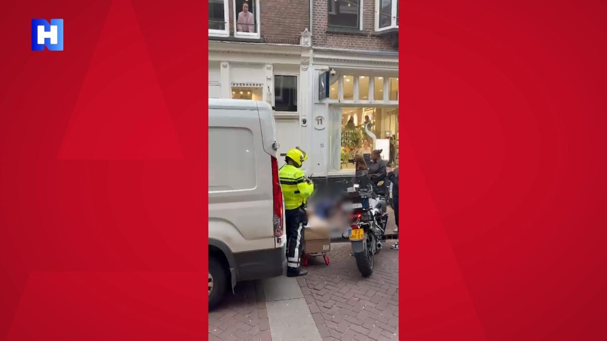 ?? Pakketbezorger getaserd na weigeren verplaatsen busje • Hennepkwekerij ontdekt in Uitgeest