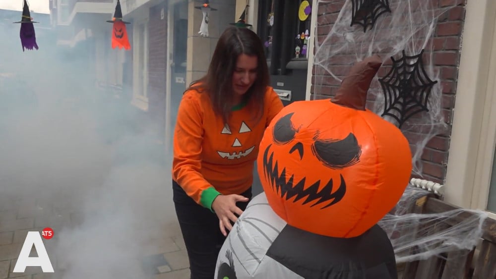 Jacky organizes Halloween for 1200 children: "Never expected it to become this popular"
