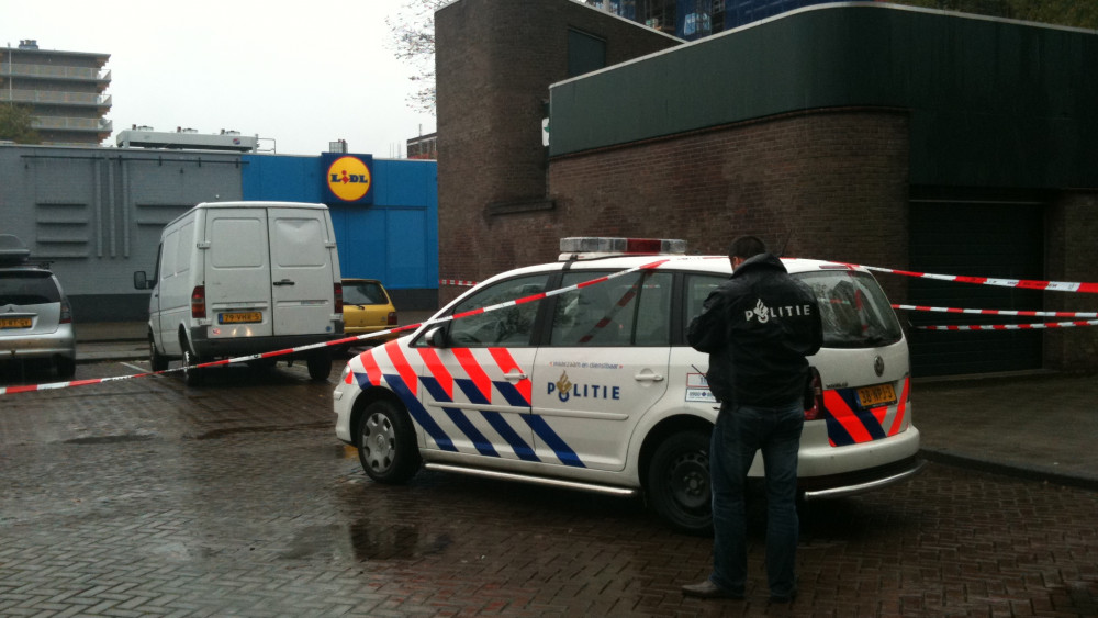 Poging Tot Overval Geldwagen Krommenie, Politie Schiet Bij Aanhouding ...