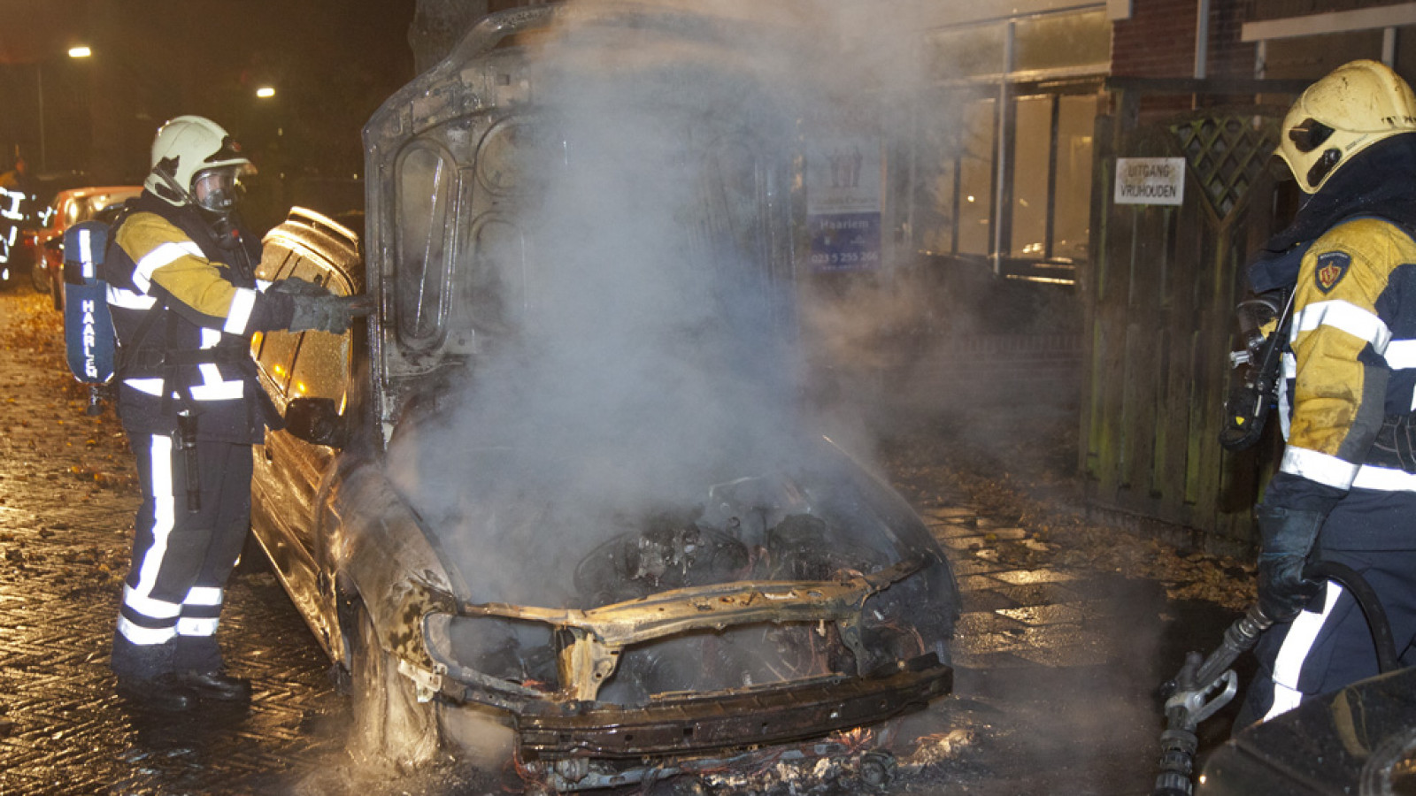 Brand verwoest auto in HaarlemNoord NH Nieuws