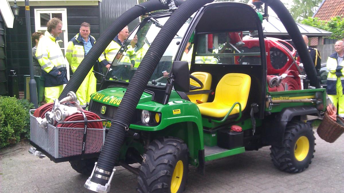 De Woude heeft aparte nieuwe bluswagen