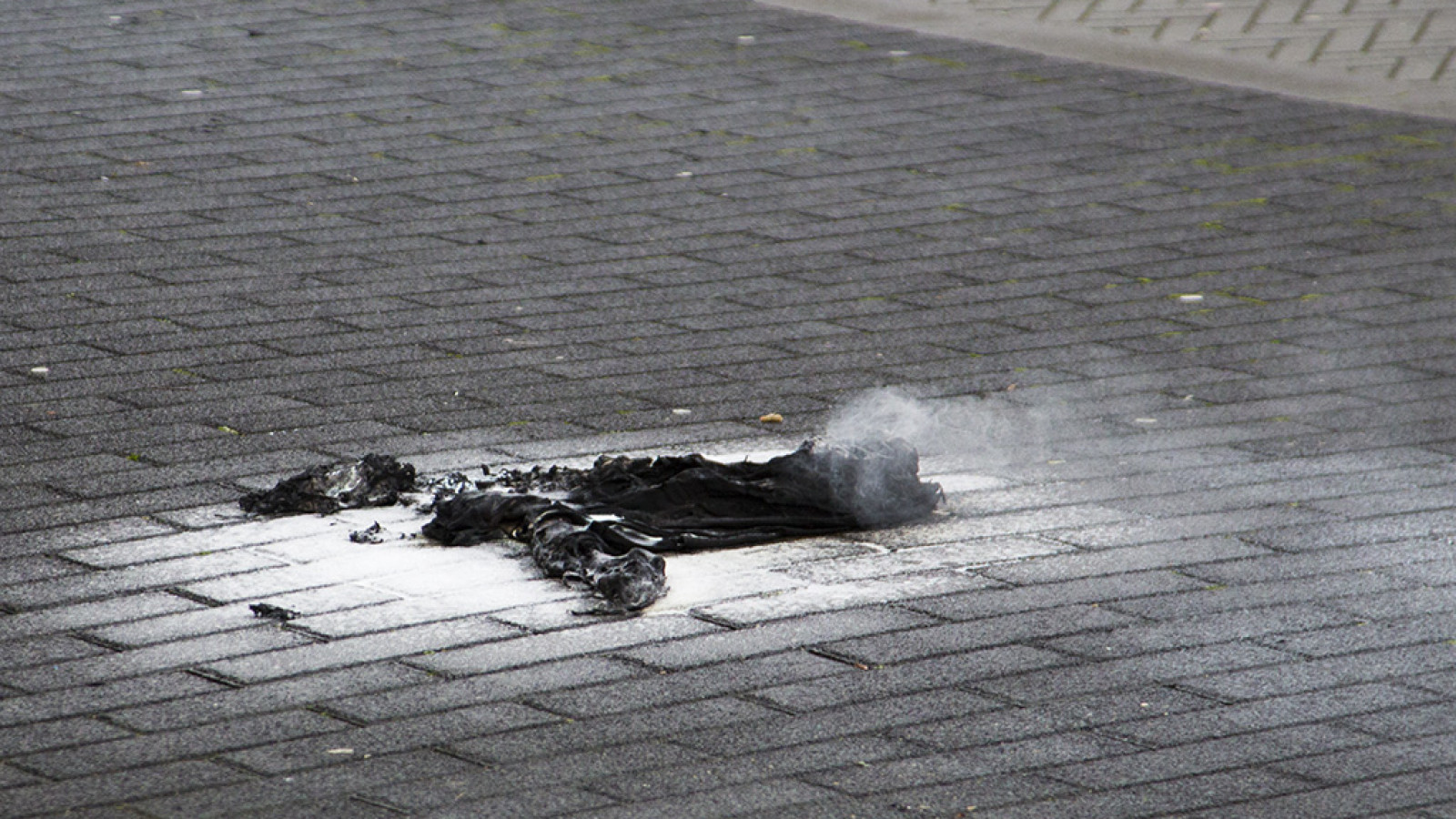 Man steekt zichzelf in brand bij Kennemer Gasthuis Haarlem NH Nieuws Man steekt zichzelf in brand bij Kennemer Gasthuis Haarlem NH Nieuws